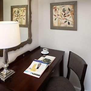 Royal Queen Room